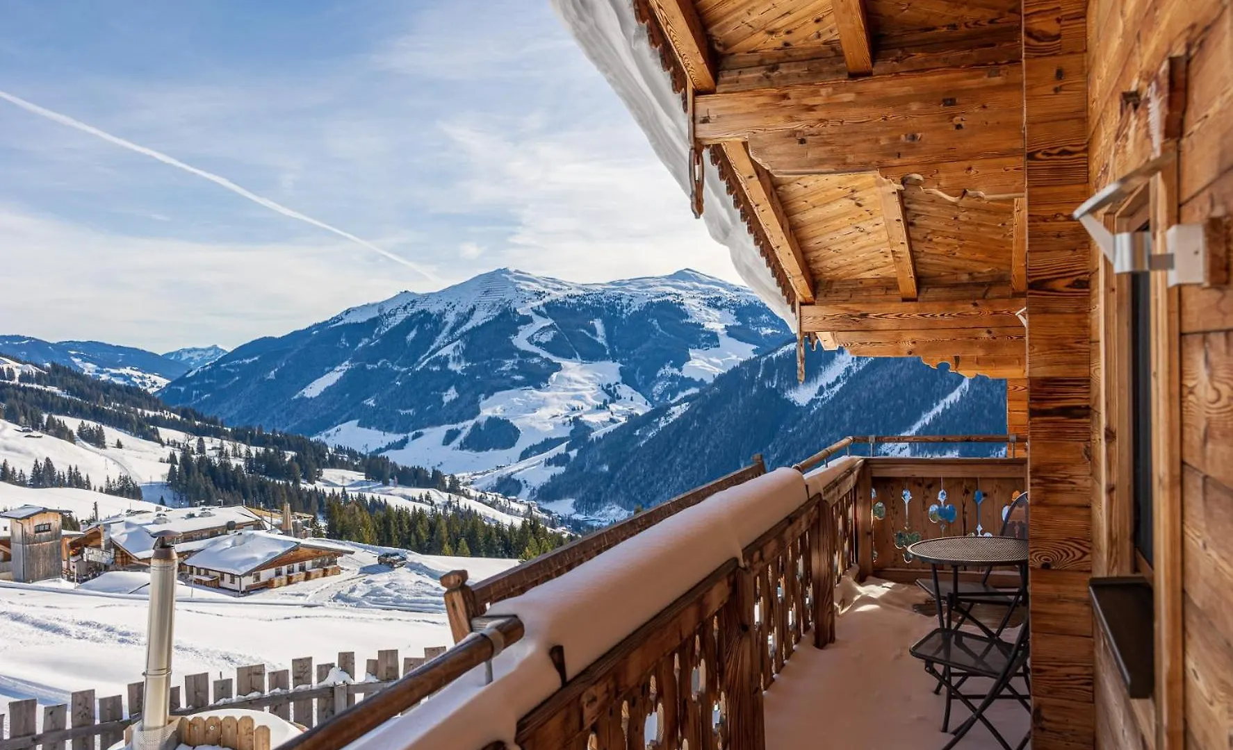 Wallegg Lodge - Alpine Premium Chalet - Ski In-Ski Out - Real Alpine Location Saalbach