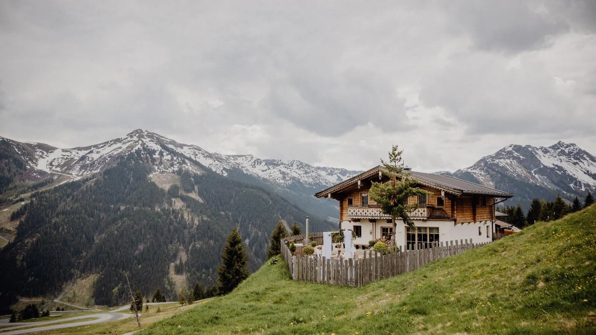 Wallegg Lodge - Alpine Premium Chalet - Ski In-Ski Out - Real Alpine Location Saalbach Austria