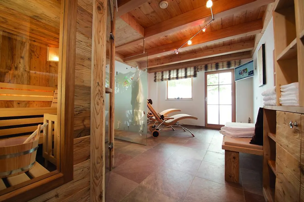 Wallegg Lodge - Alpine Premium Chalet - Ski In-Ski Out - Real Alpine Location Saalbach Austria