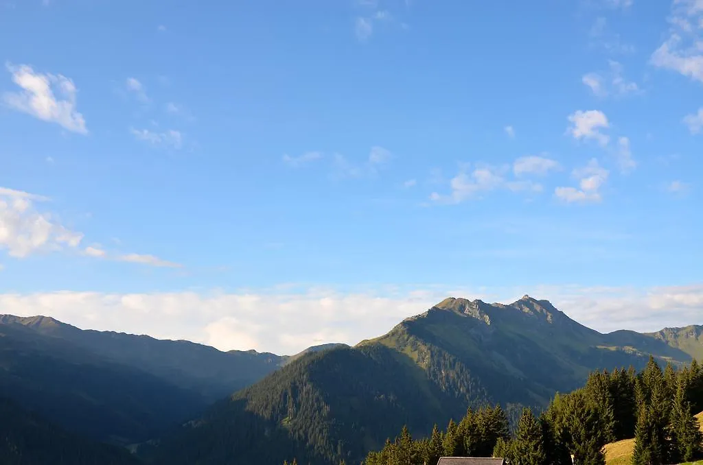 Wallegg Lodge - Alpine Premium Chalet - Ski In-Ski Out - Real Alpine Location Saalbach