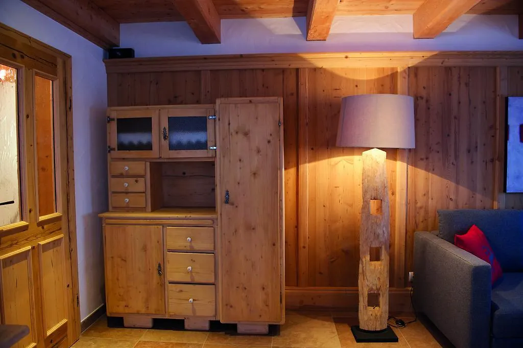 Wallegg Lodge - Alpine Premium Chalet - Ski In-Ski Out - Real Alpine Location Saalbach