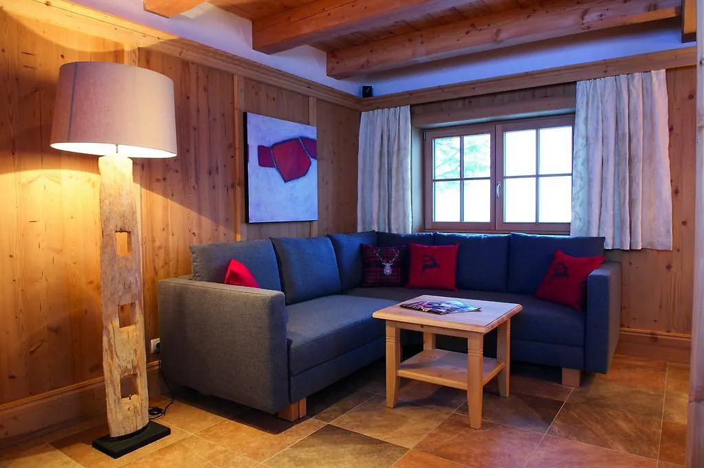 Wallegg Lodge - Alpine Premium Chalet - Ski In-Ski Out - Real Alpine Location Saalbach