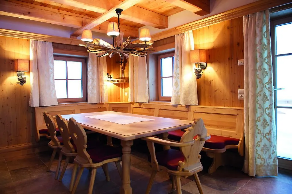 Wallegg Lodge - Alpine Premium Chalet - Ski In-Ski Out - Real Alpine Location Saalbach Austria