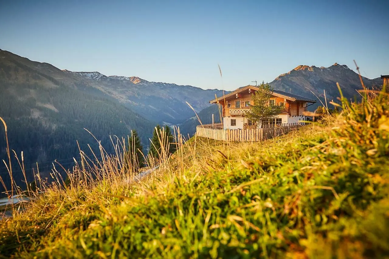 Wallegg Lodge - Alpine Premium Chalet - Ski In-Ski Out - Real Alpine Location Saalbach Austria